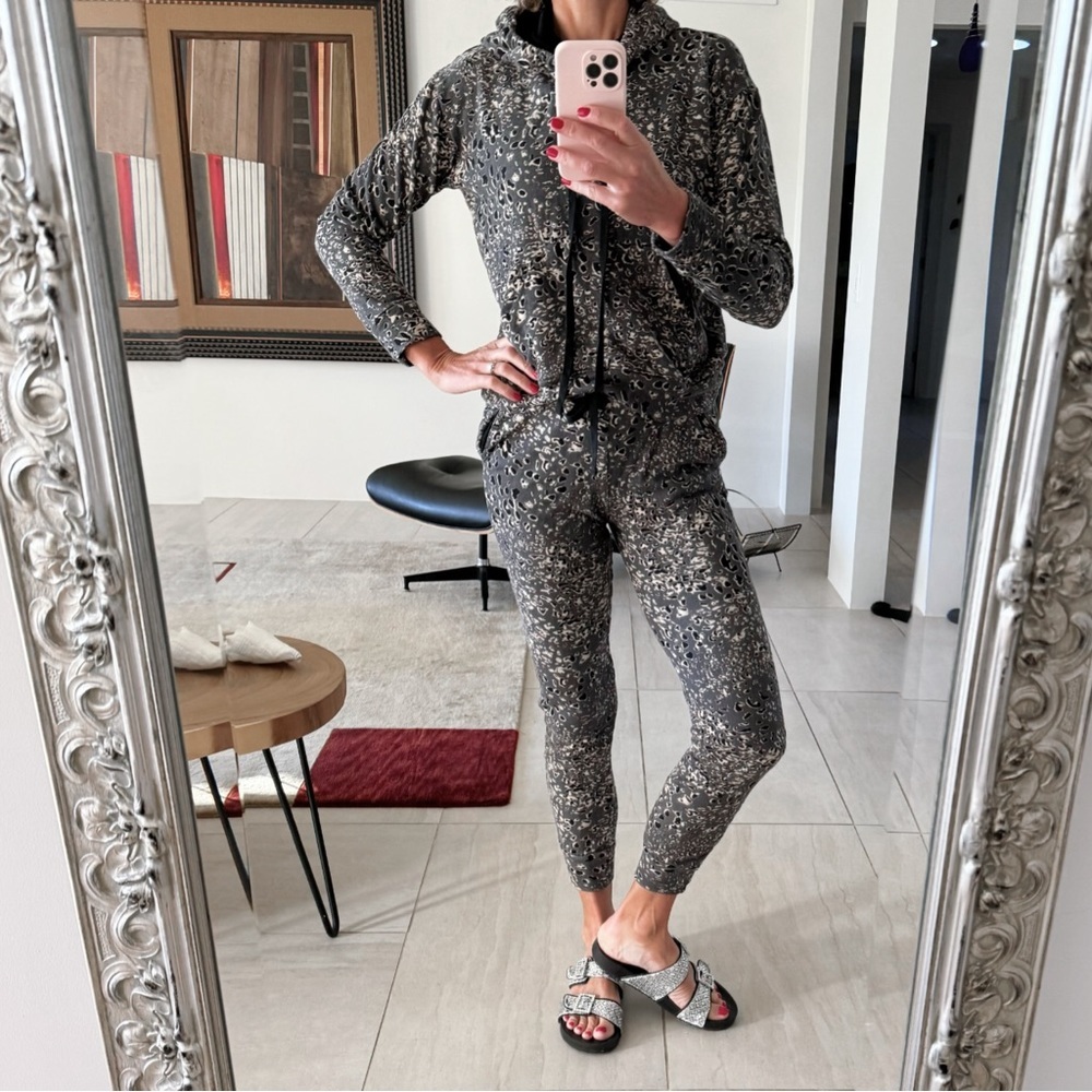 SUNDRY Leopard  Animal Print Hoodie and Pocket Jogger Set Bundle Size 0